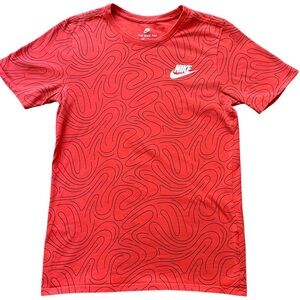Nike tshirt athletic cut with swirls size small